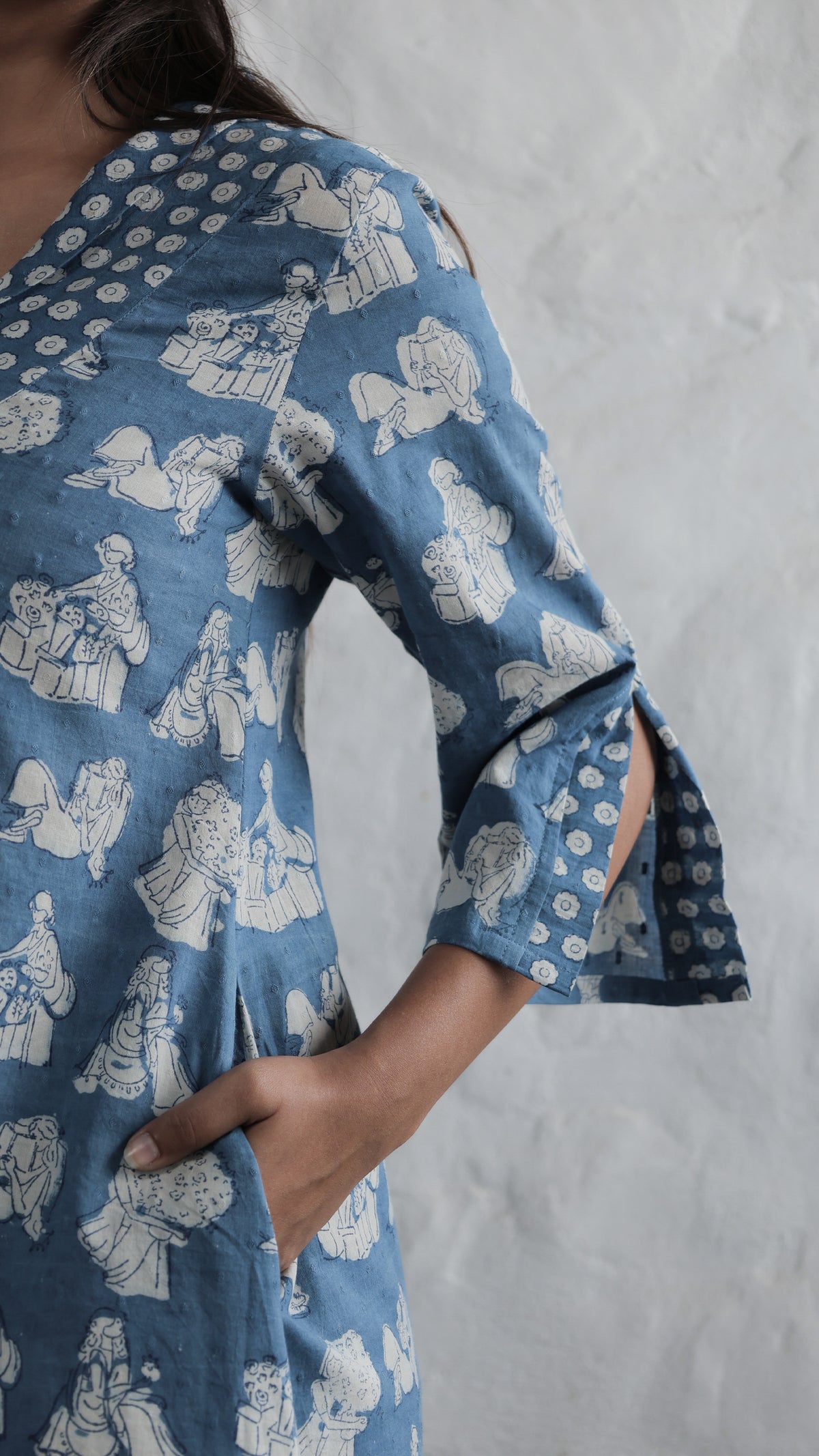 Neeli Baatein Aur Kahaaniya Kurta Set