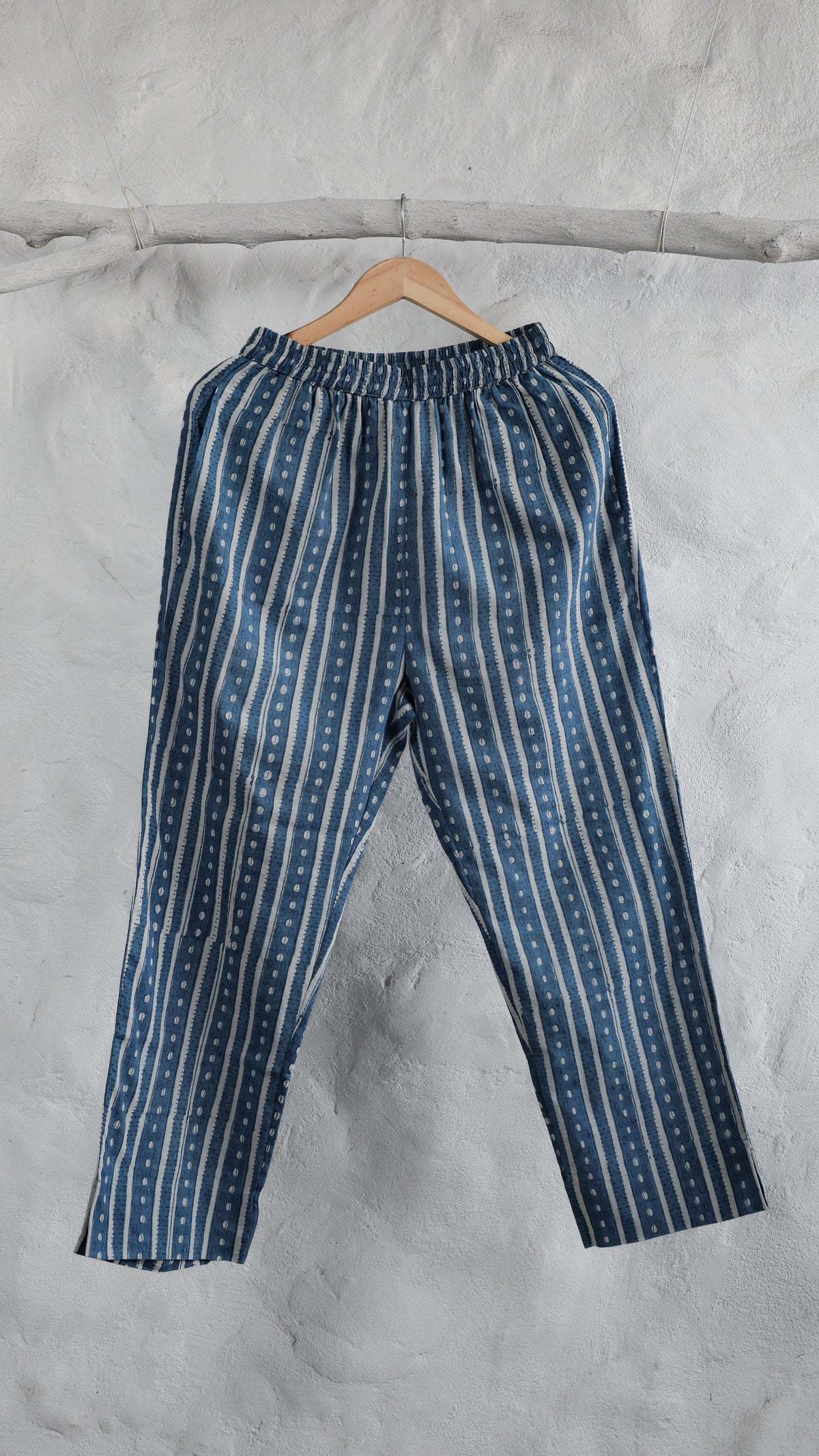 Neeli Baatein Aur Kahaaniya Kurta Set