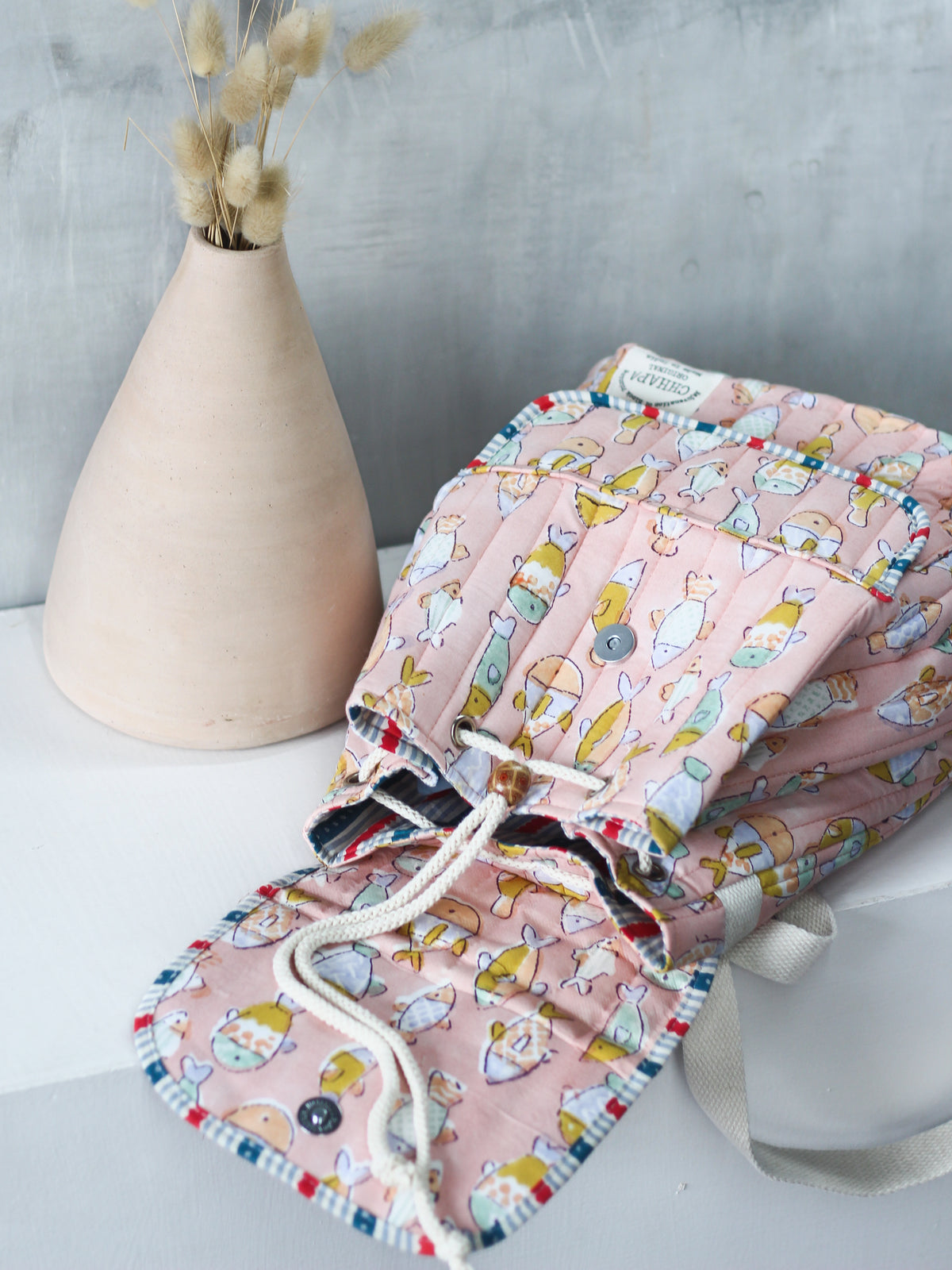 KIDS - FISH IN PINK BAG