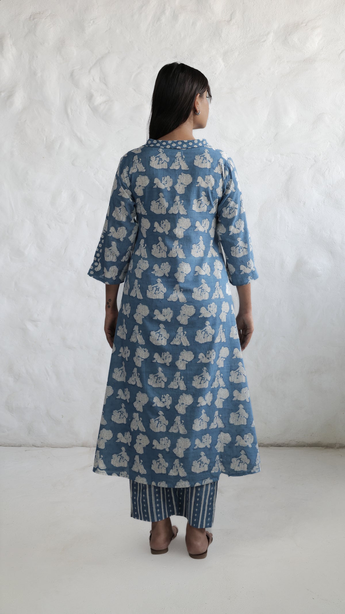 Neeli Baatein Aur Kahaaniya Kurta Set