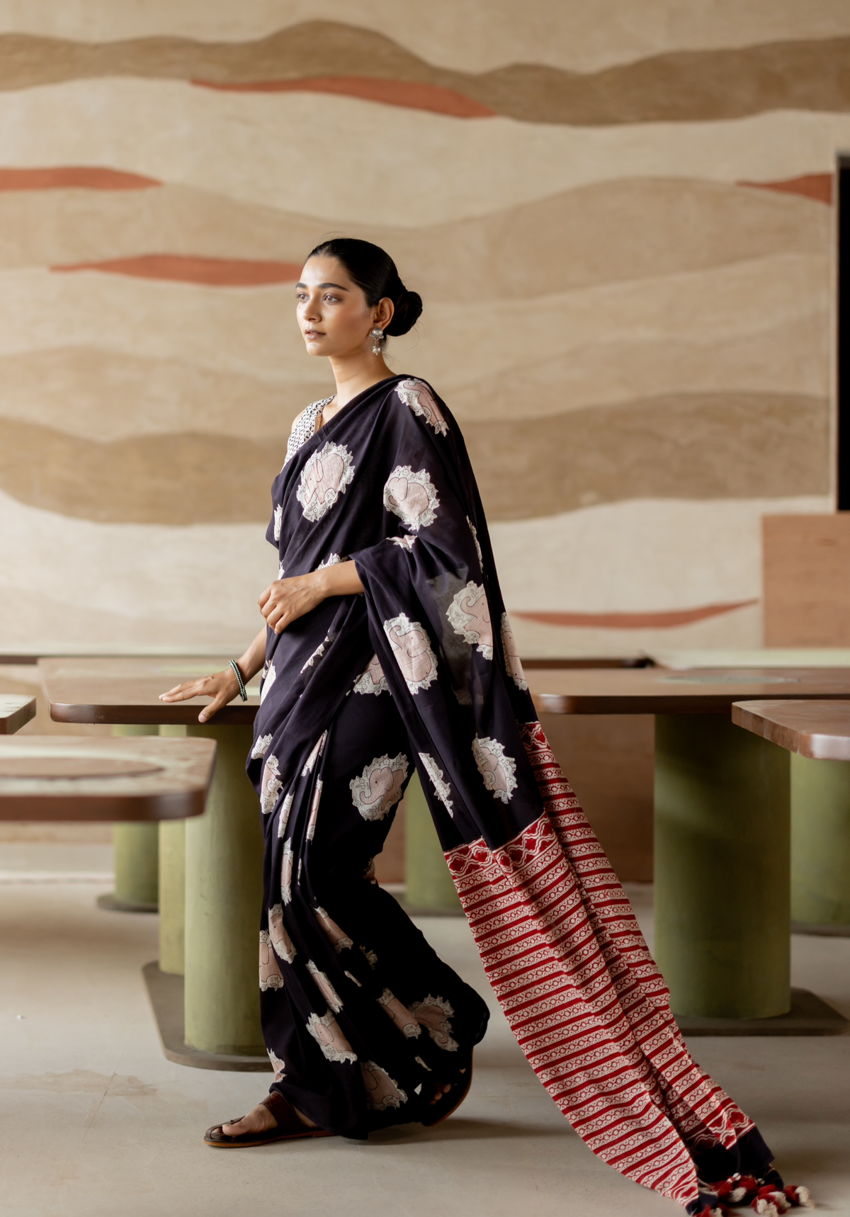 MIDNIGHT ELEPHANT – Mul Cotton Saree