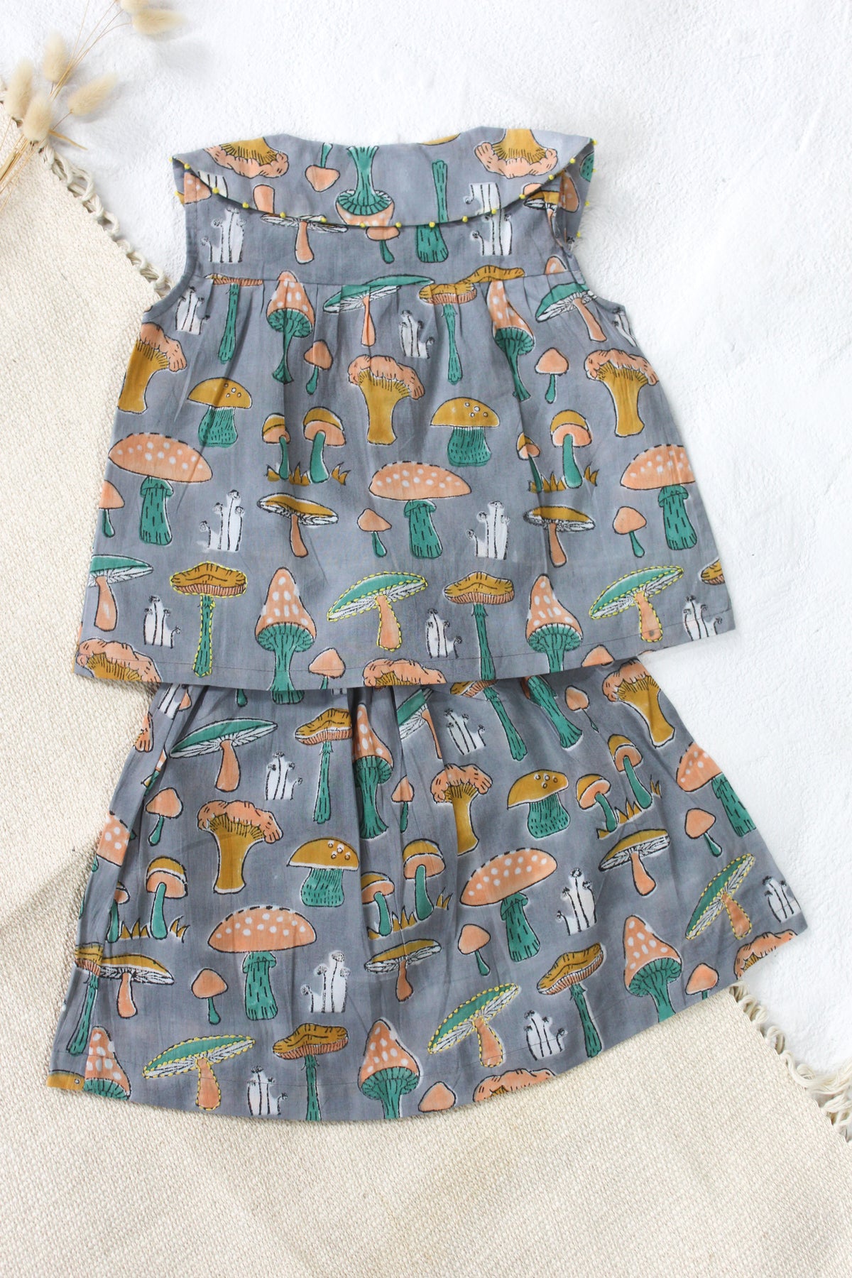 TOP & SKIRT SET WITH MUSHROOMS