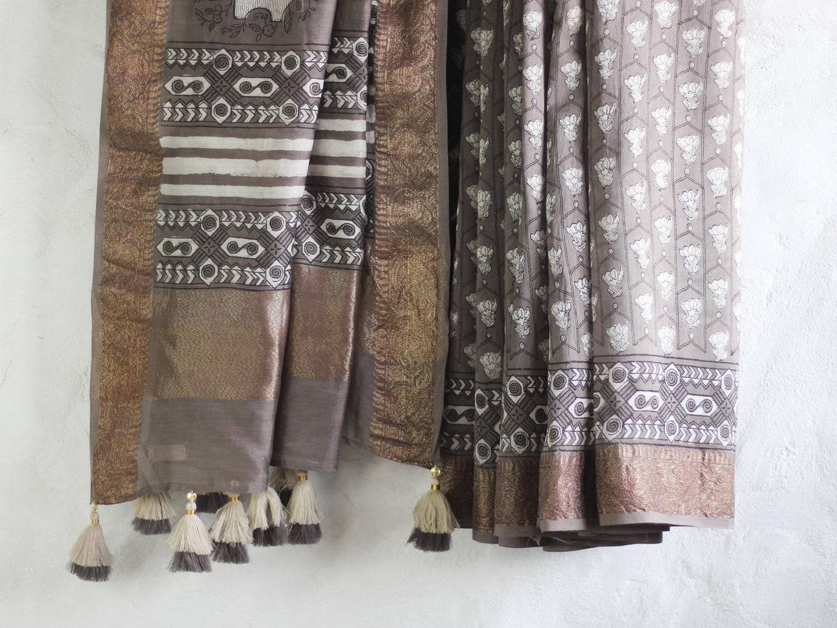 Dabu in Gray Jaal-Chanderi Saree