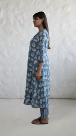 Neeli Baatein Aur Kahaaniya Kurta Set
