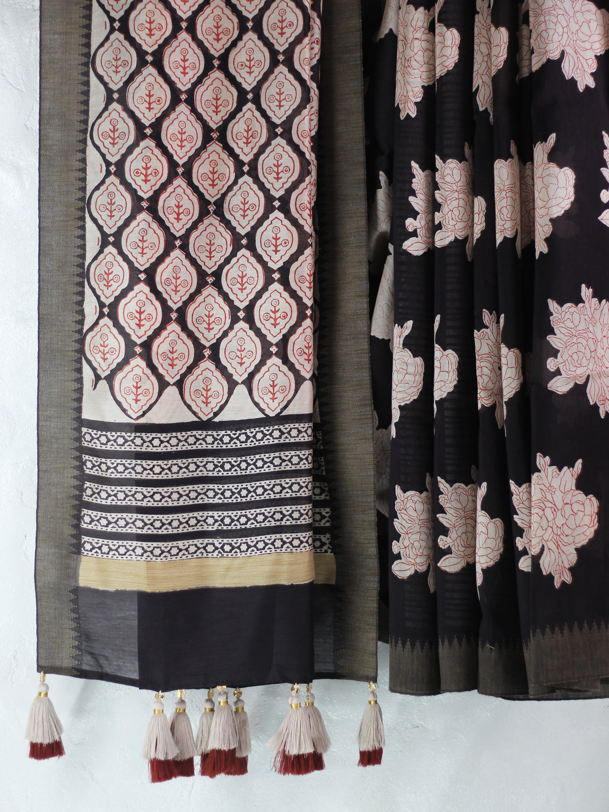 Bagru Natural Black Gulab Butta-Chanderi Saree