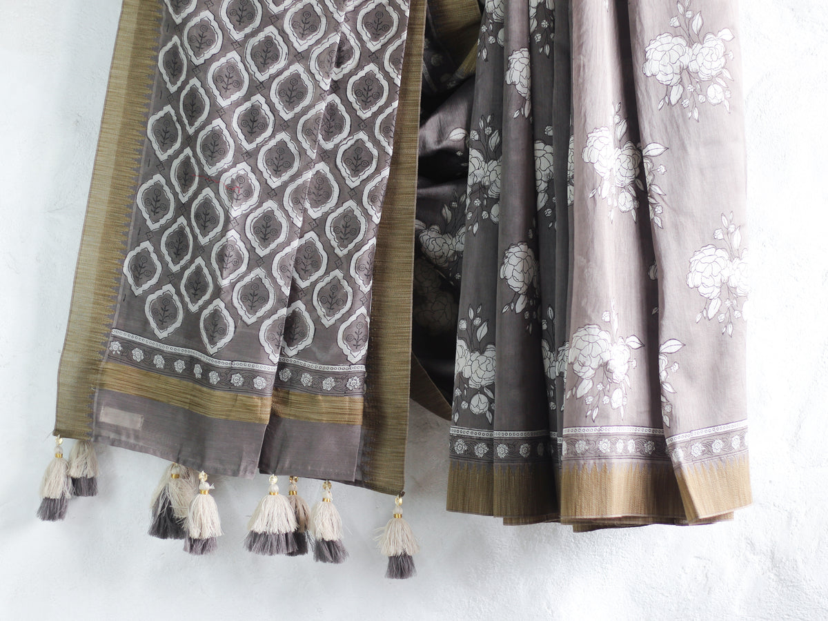 Dabu Gray Gulaab butta -Chanderi Saree