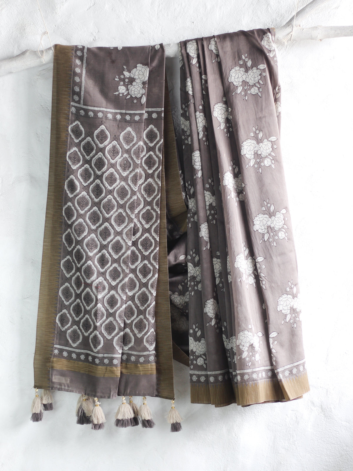 Dabu Gray Gulaab butta -Chanderi Saree